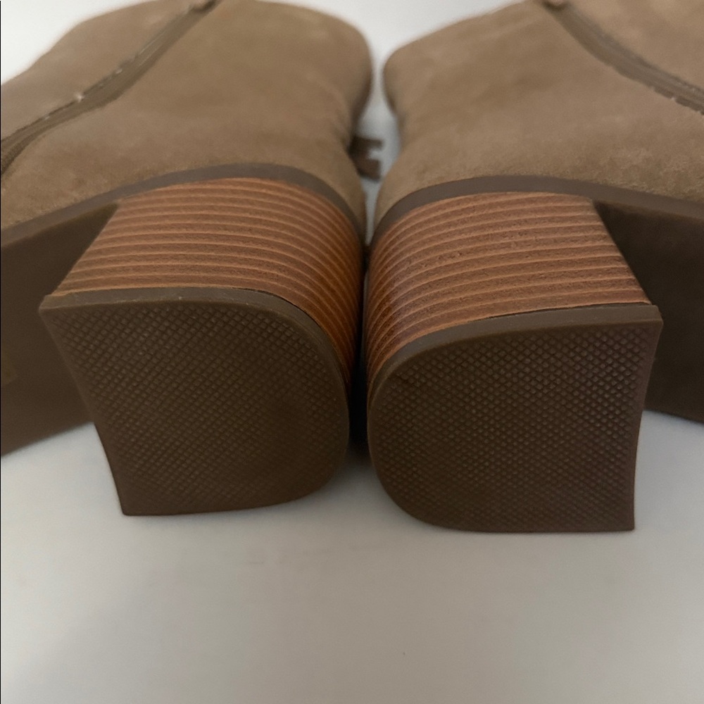 Journee Chic Tan Suede Fringe Boots Journee Comfort Sole
Size 12 - Picture 5 of 8